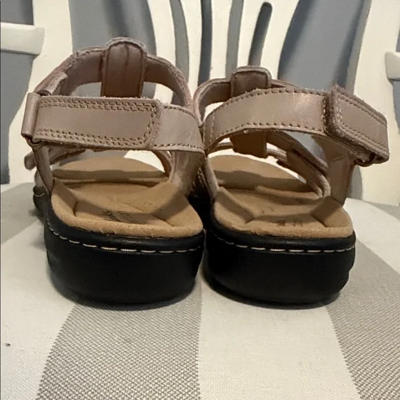 Clarks collection Women's Beige Strappy Sandals with Velcro - size 8 - Picture 5 of 10